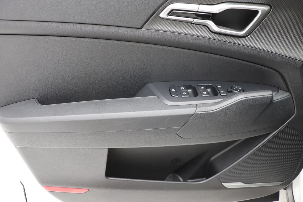 2024 Kia Sportage LX Image 15 of 29