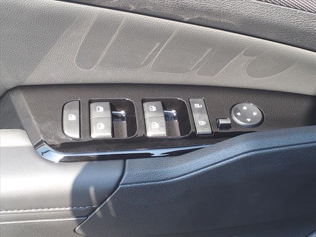 Vehicle image 11 of 32