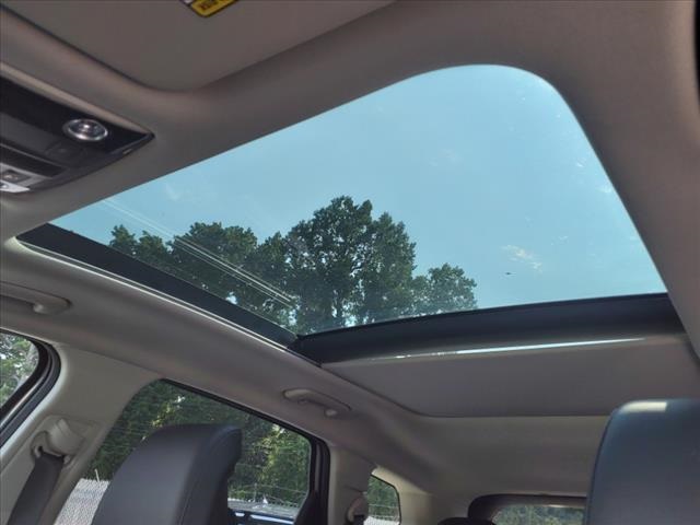 Vehicle image 13 of 32