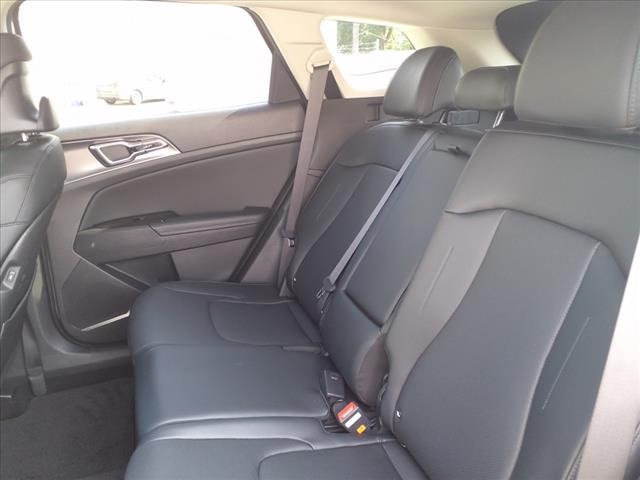 Vehicle image 28 of 32
