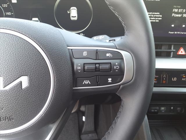 Vehicle image 24 of 32