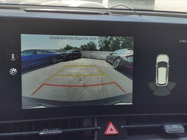 Vehicle image 17 of 32