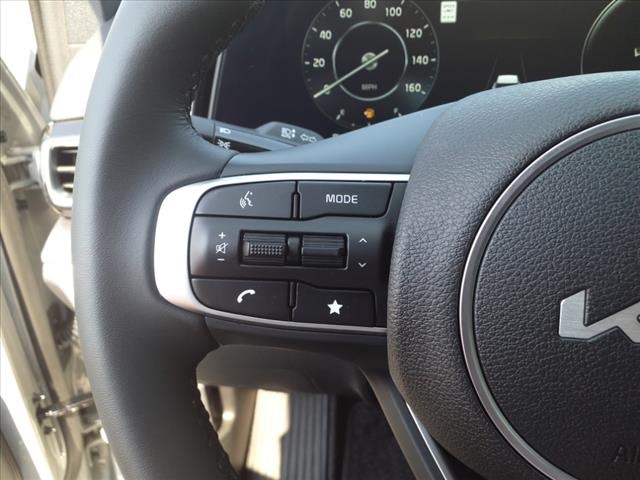 Vehicle image 23 of 32