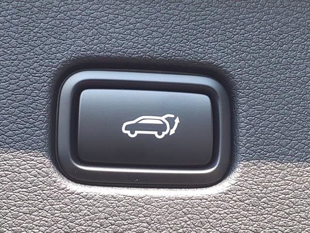 Vehicle image 27 of 32