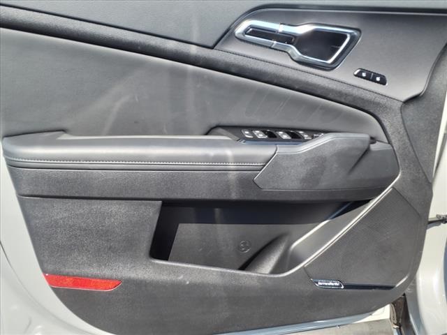 Vehicle image 10 of 32