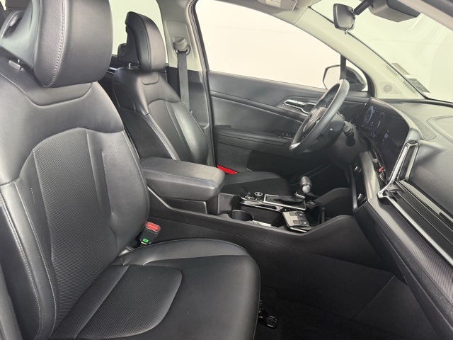 Vehicle image 40 of 44