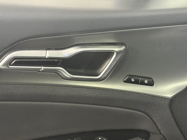 Vehicle image 27 of 44