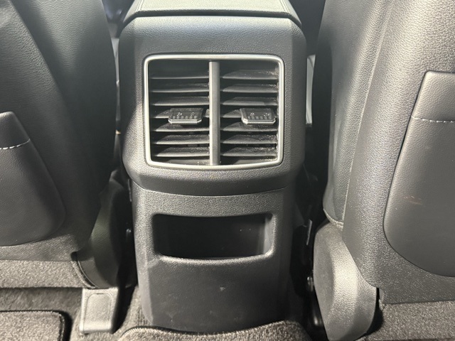 Vehicle image 32 of 44