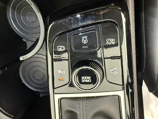 Vehicle image 23 of 44