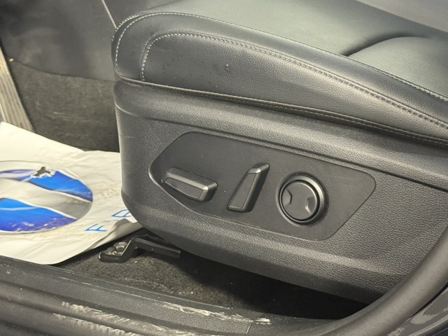 Vehicle image 29 of 44