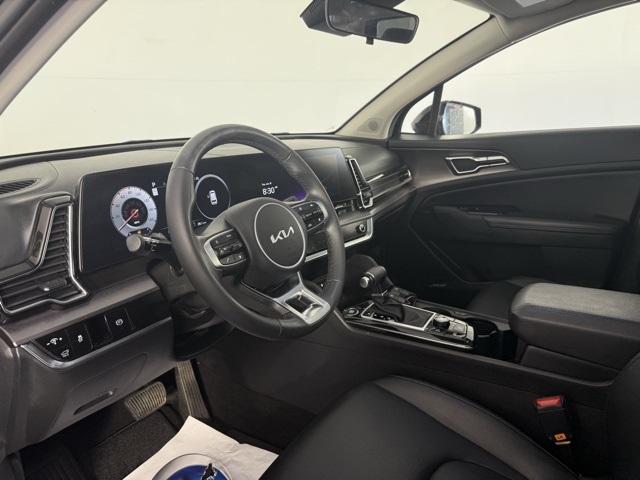 Vehicle image 10 of 44