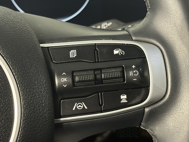 Vehicle image 13 of 44