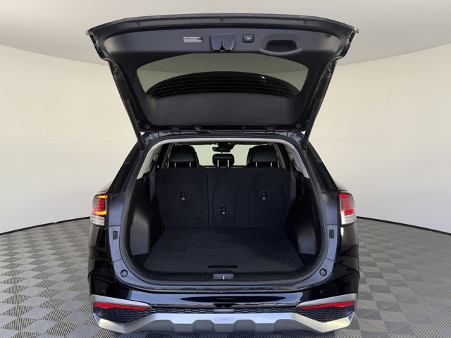 Vehicle image 42 of 44
