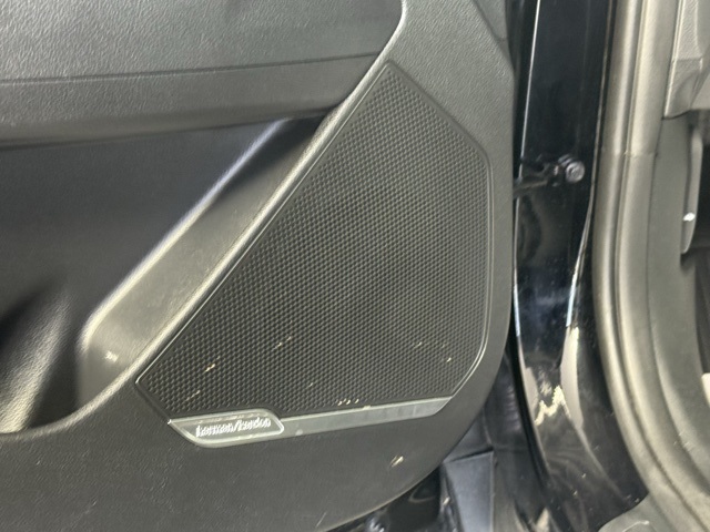 Vehicle image 28 of 44