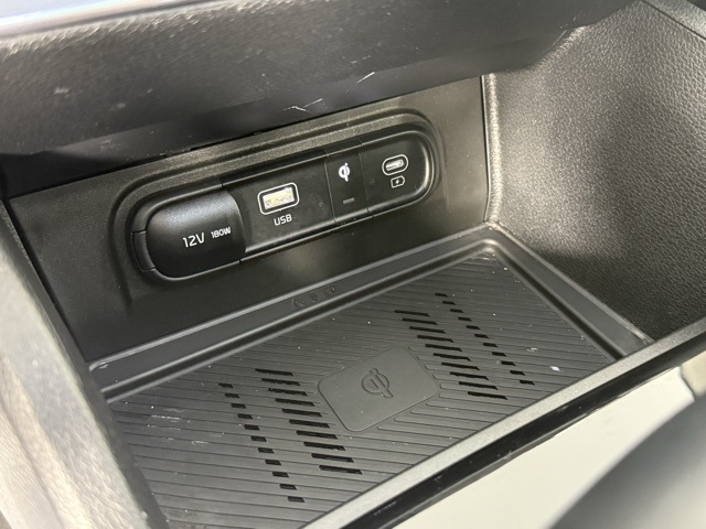 Vehicle image 25 of 44