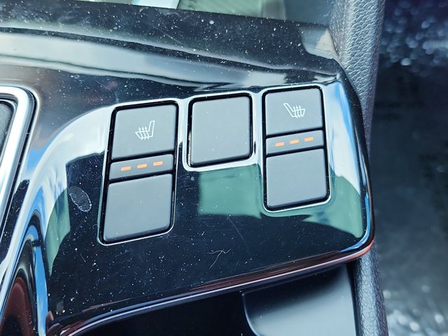 Vehicle image 25 of 27