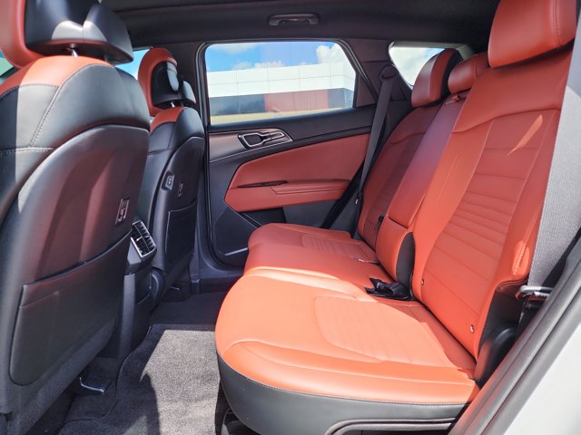 Vehicle image 11 of 27