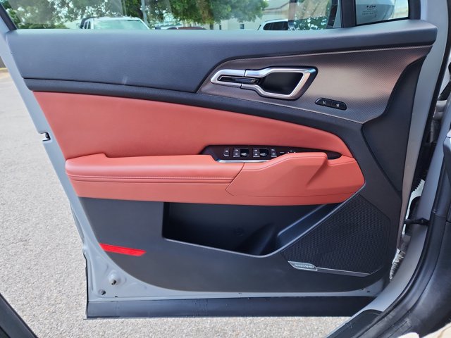 Vehicle image 17 of 27