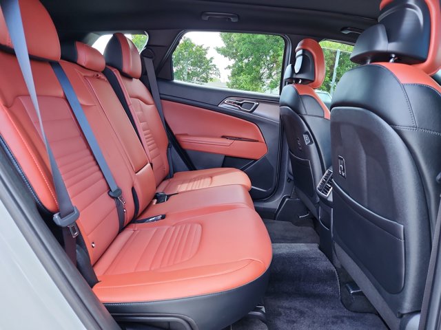 Vehicle image 14 of 27