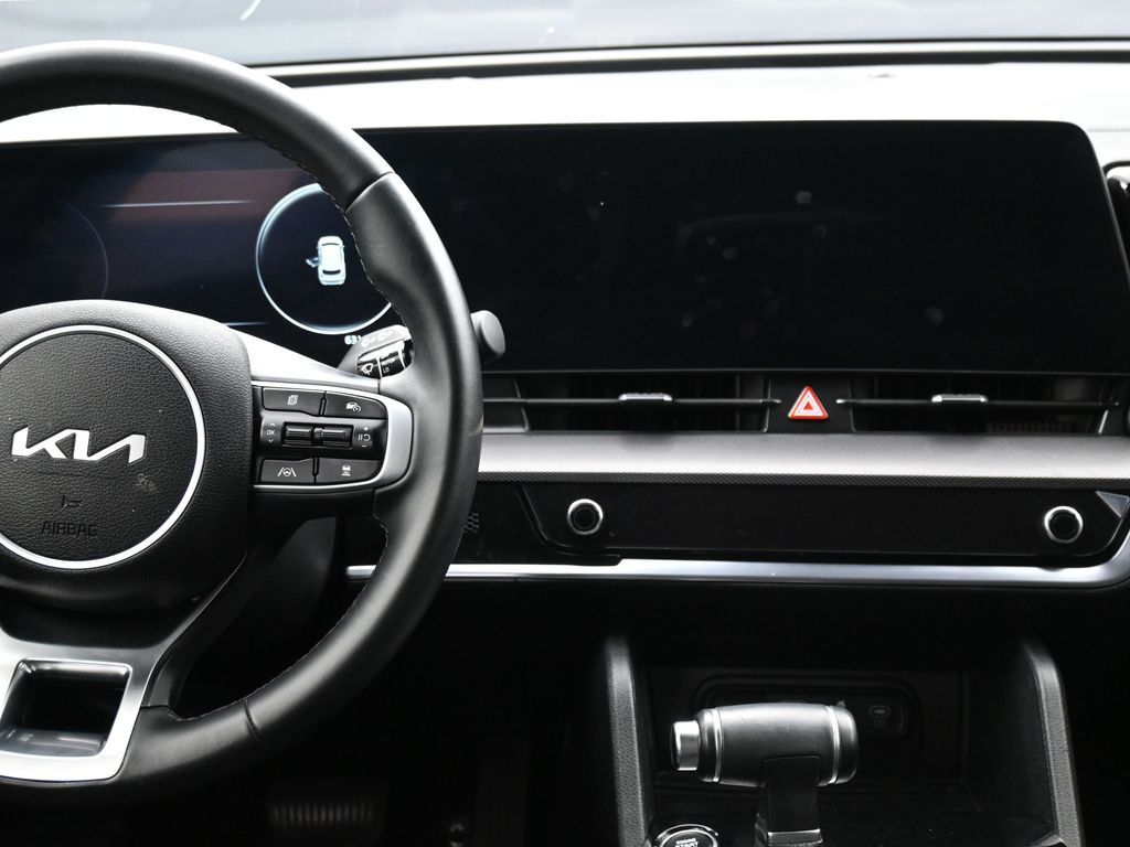 Vehicle image 23 of 43