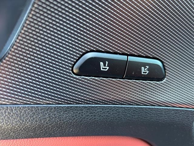 Vehicle image 11 of 30