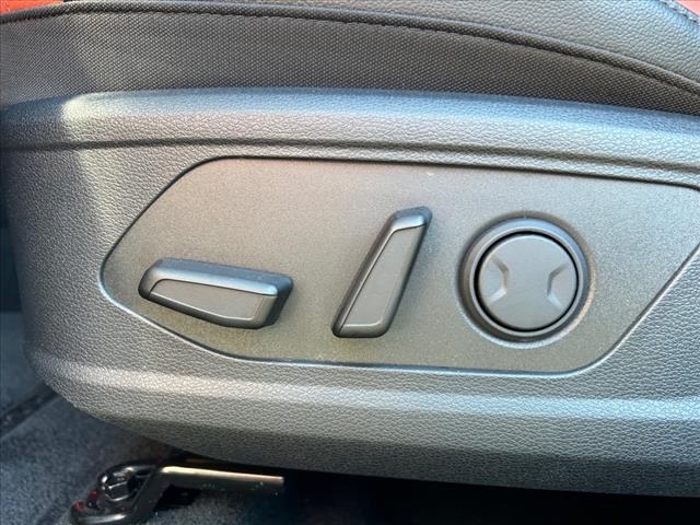 Vehicle image 14 of 30