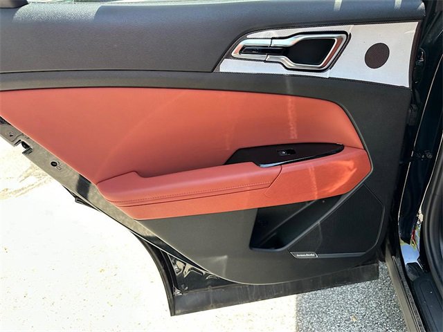 Vehicle image 19 of 25