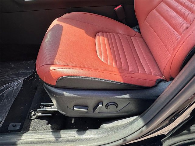 Vehicle image 9 of 25