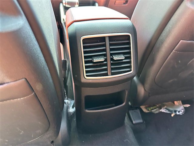 Vehicle image 18 of 25