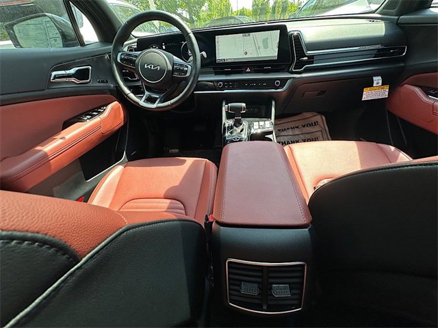 Vehicle image 16 of 25