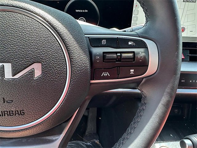 Vehicle image 21 of 25