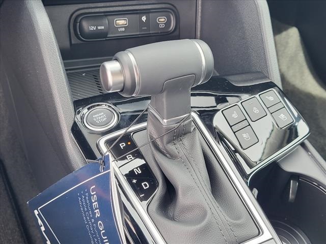 Vehicle image 23 of 33
