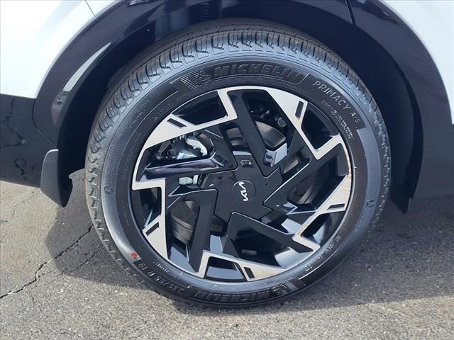 Vehicle image 27 of 33