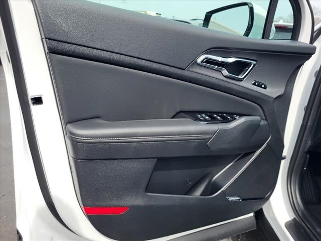 Vehicle image 10 of 33