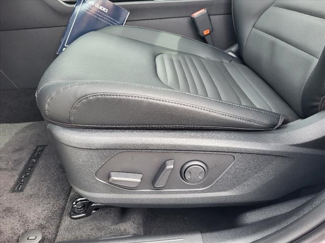 Vehicle image 12 of 33