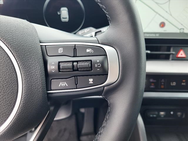 Vehicle image 25 of 33