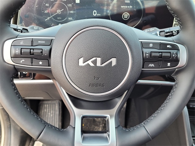 Vehicle image 14 of 22