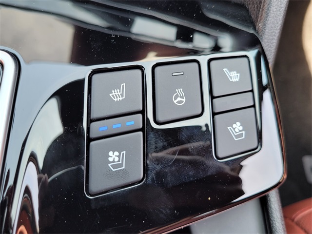 Vehicle image 18 of 22
