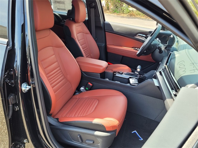 Vehicle image 8 of 22