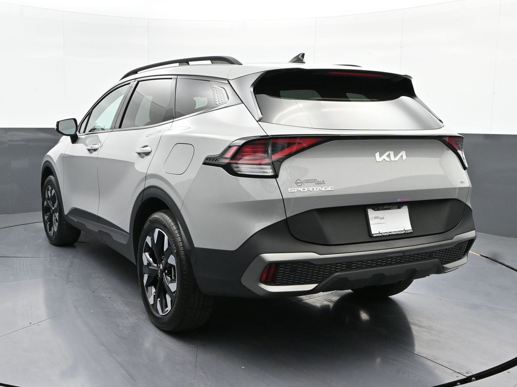Vehicle image 25 of 32