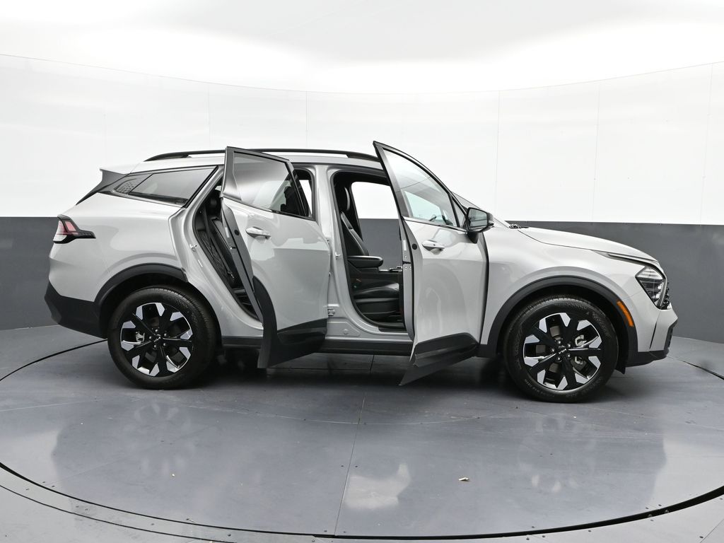 Vehicle image 10 of 32