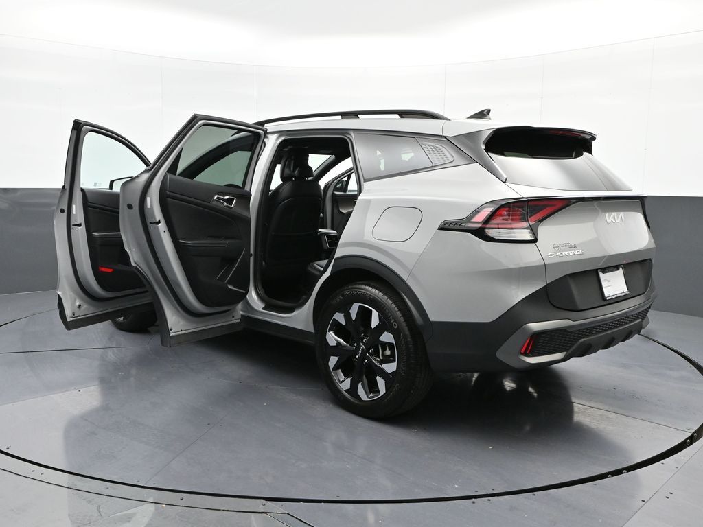 Vehicle image 22 of 32