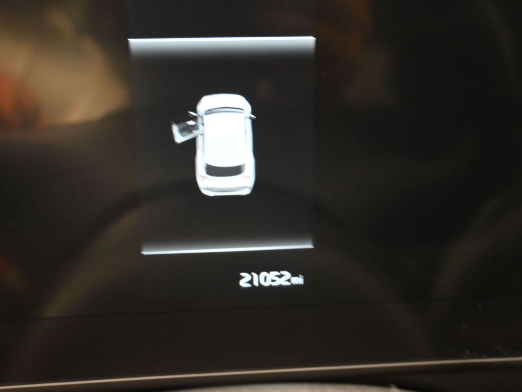 Vehicle image 29 of 32