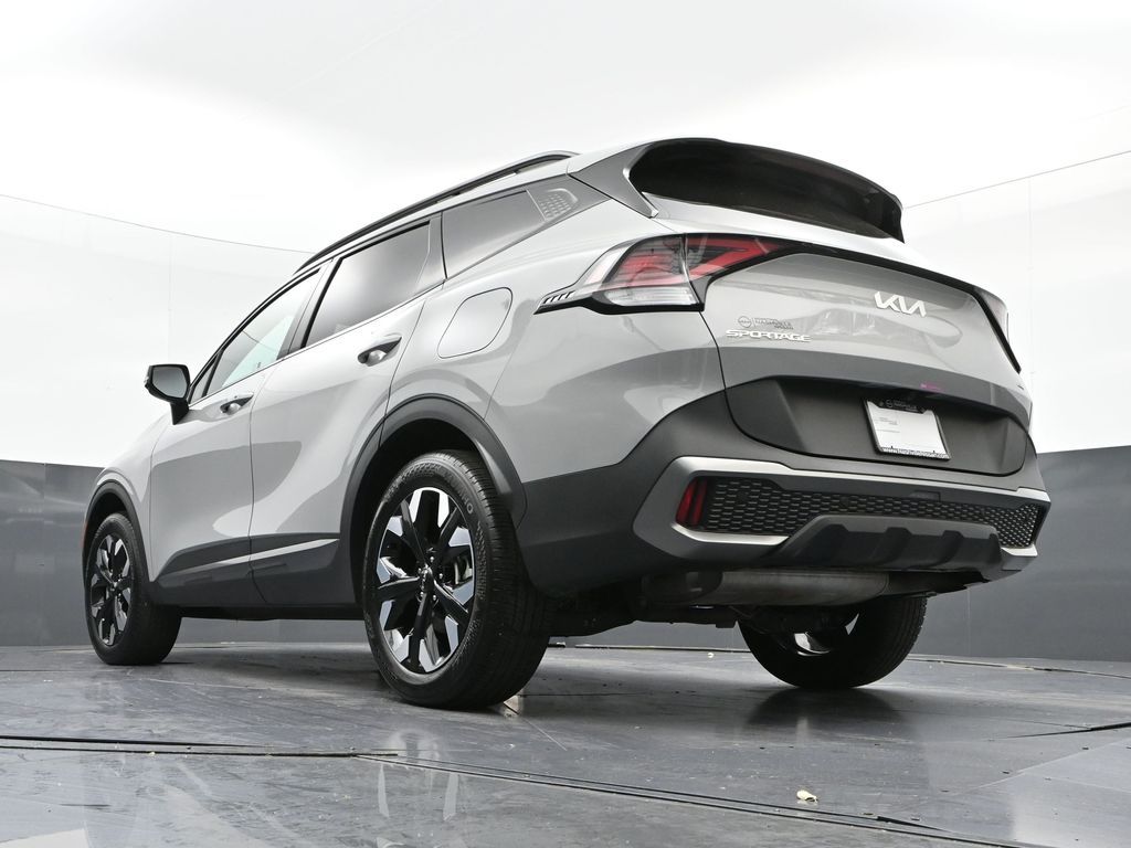 Vehicle image 18 of 32