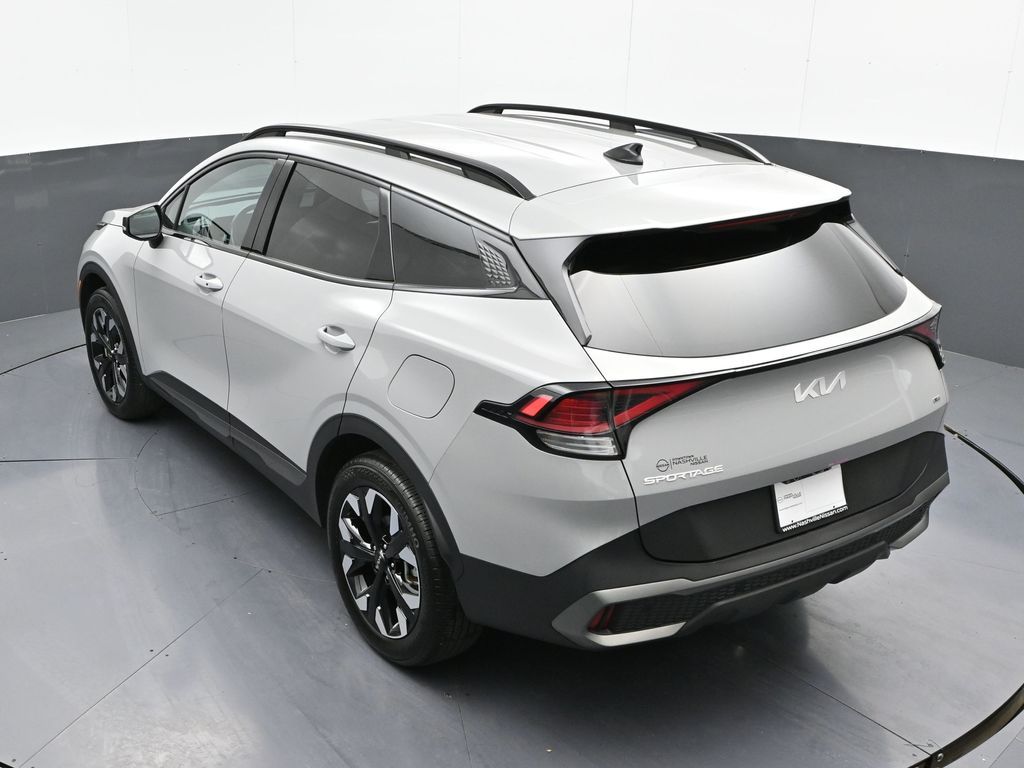 Vehicle image 26 of 32