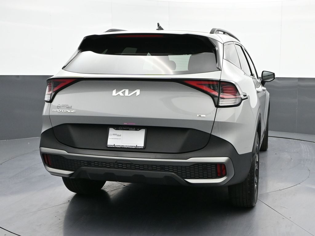 Vehicle image 14 of 32