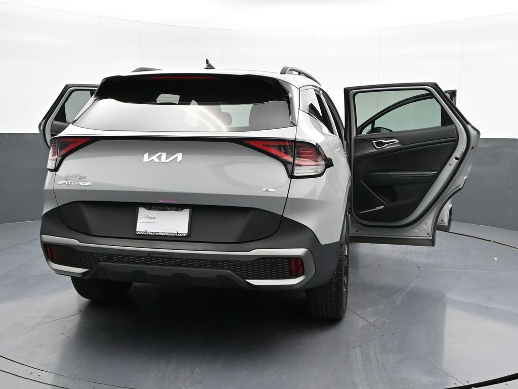 Vehicle image 13 of 32