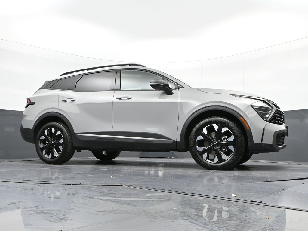 Vehicle image 11 of 32