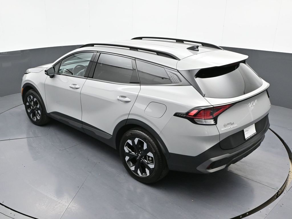 Vehicle image 21 of 32