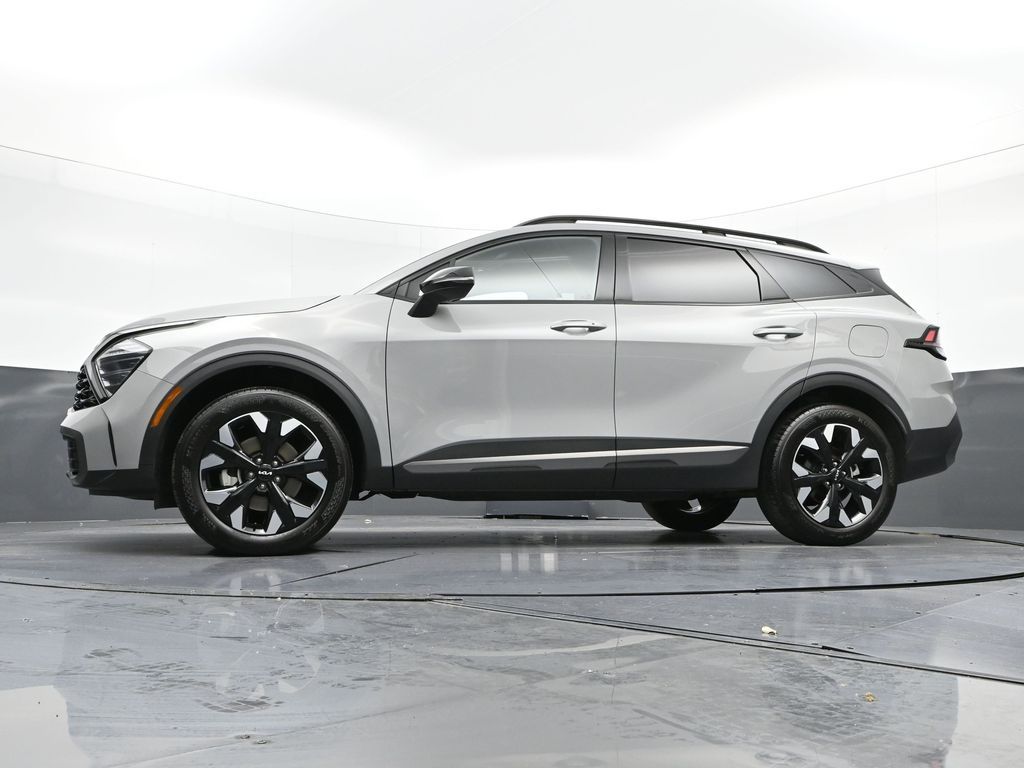 Vehicle image 28 of 32
